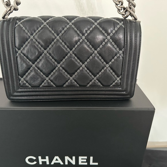Chanel Medium Boy Bag - Picture 3 of 8